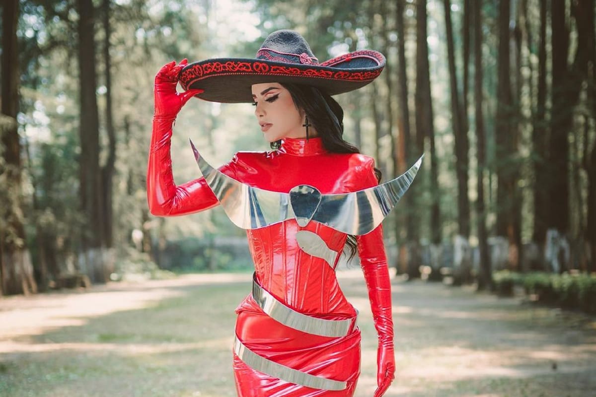 Kimberly Loaiza estrena "Devoto", una combinación de regional mexicano con urbano