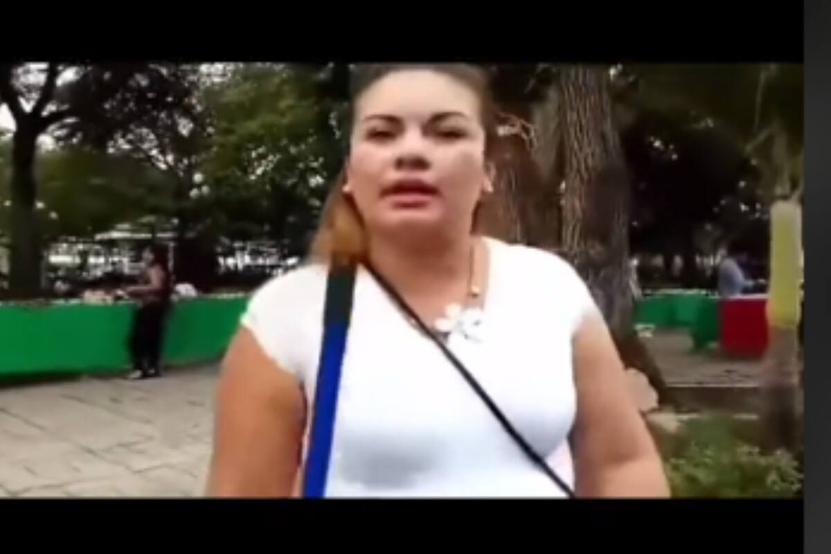 TikTok: Vendedora ambulante "corre" a ciudadanos de estacionamiento público para instalar su puesto