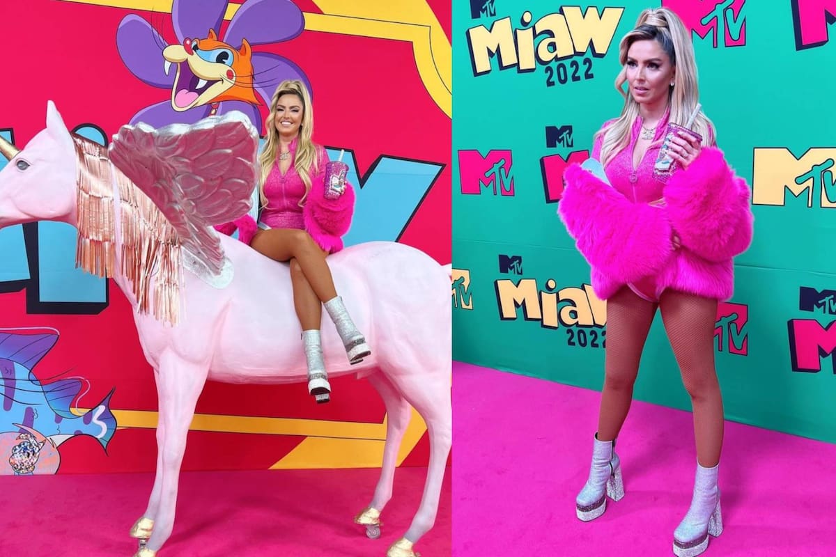 A bordo de un unicornio gigante, Karla Díaz conquistó la alfombra rosa de los "MTV Miaw 2022"