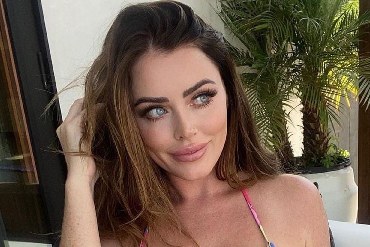 Sophie Dee llama la atención de sus seguidores de Instagram con su floreado bikini