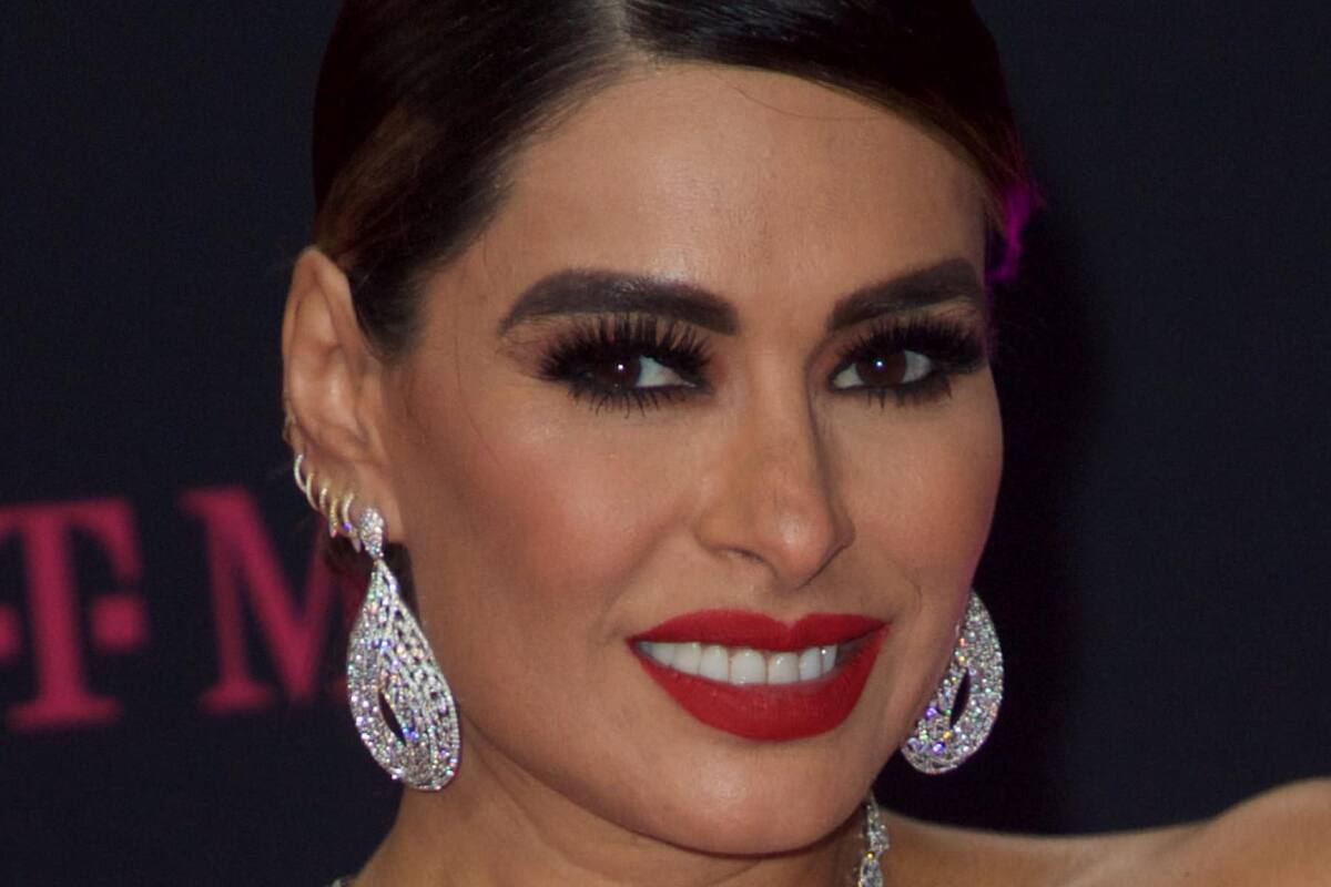 Galilea Montijo luce diminuto short