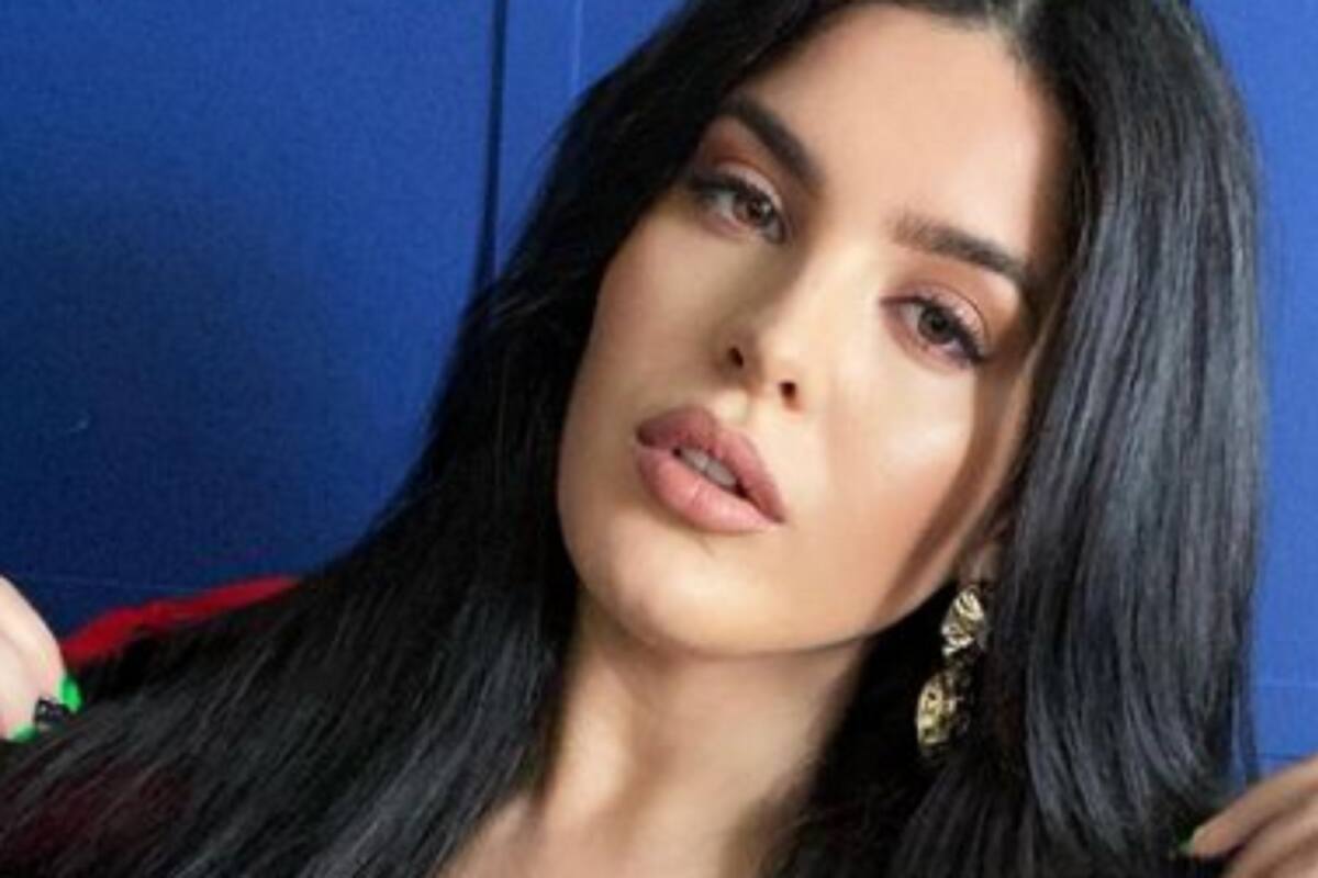 Curvy Zelma festeja su cumpleaños en bikini y desde la alberca