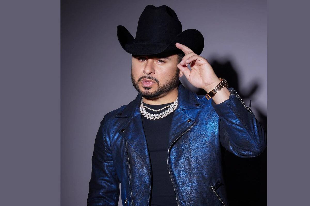 Larry Hernández prueba la leche materna de su esposa y desata la polémica