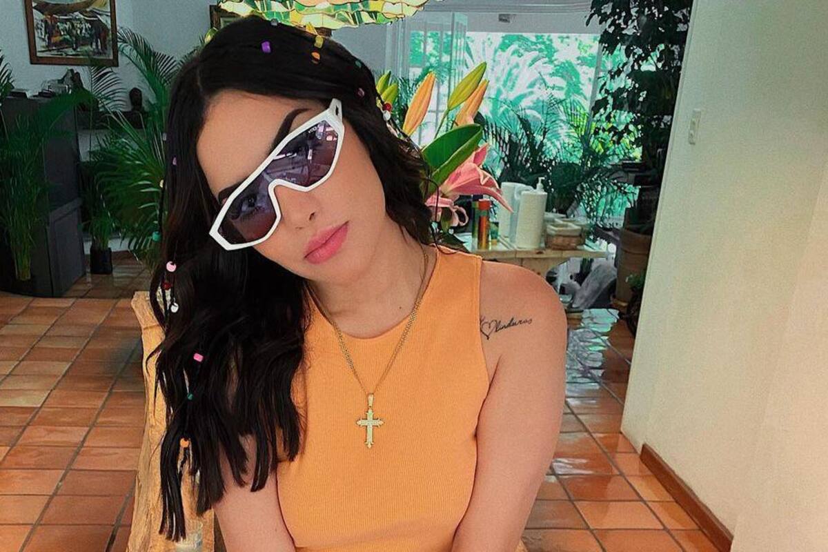 Kimberly Loaiza menea sus caderas y esquiva los malos comentarios