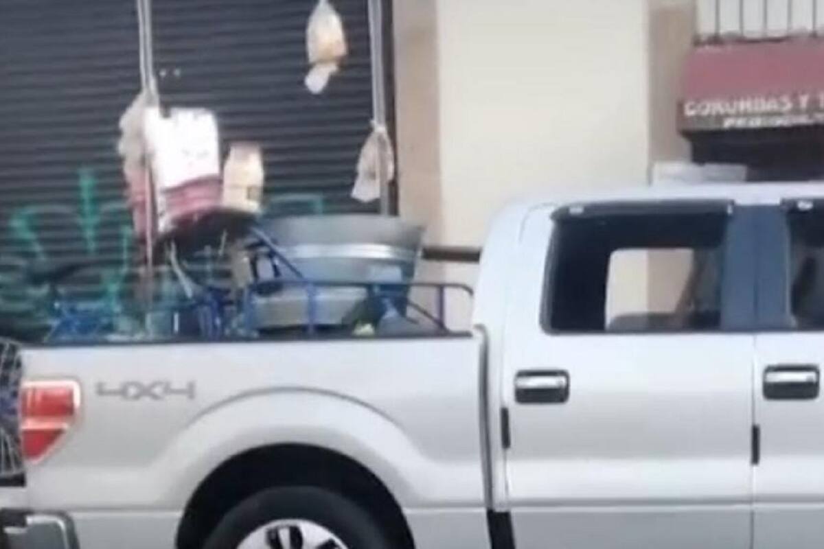 Joven se vuelve viral al grabar los carros de los señores que venden elotes y chicharrones