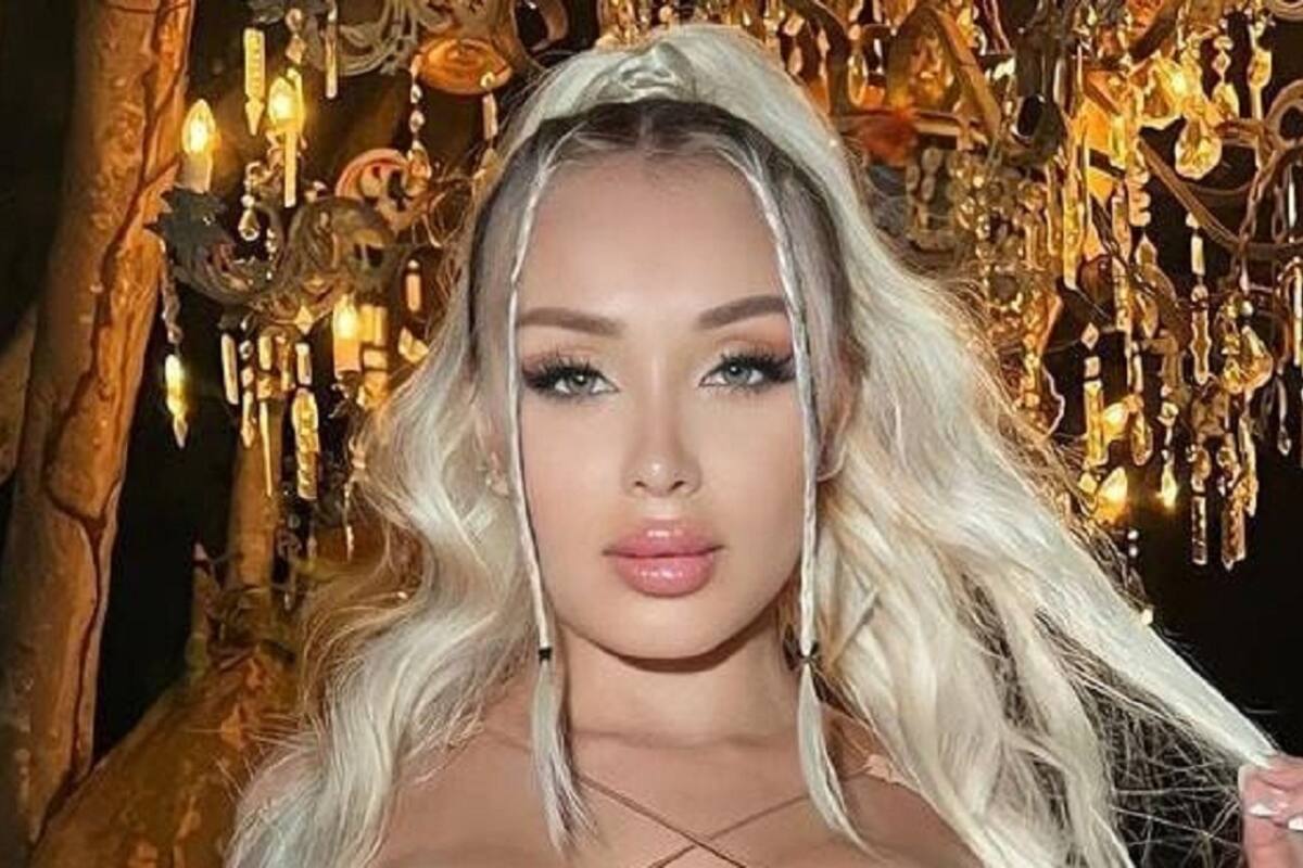 Daniella Chávez se roba las miradas de sus fans al modelar su llamativo vestido