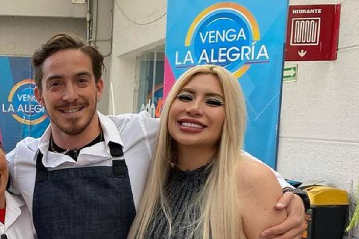 Con serenata, "La Bebeshita" le confiesa su amor a Aristeo Cázares y la batea