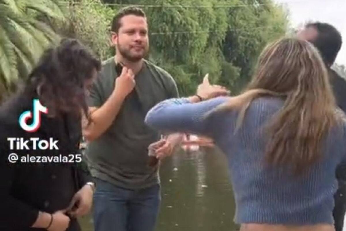 VIDEO VIRAL: Joven se cae de una trajinera en Xochimilco mientras estaba bailando
