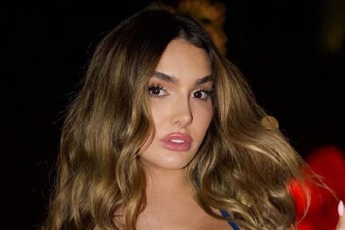 Lyna Pérez luce su sensacional físico con su traje de baño azul