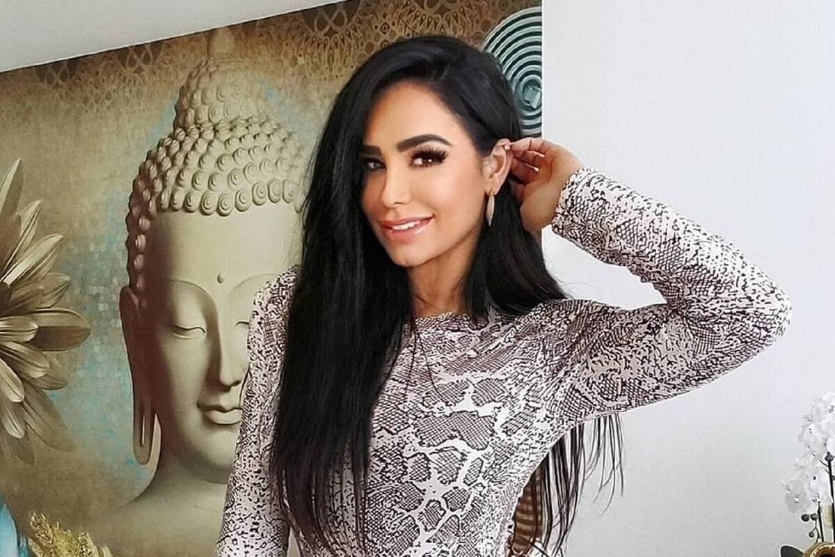 Lis Vega luce su torneada figura como "la chica del bikini azul"