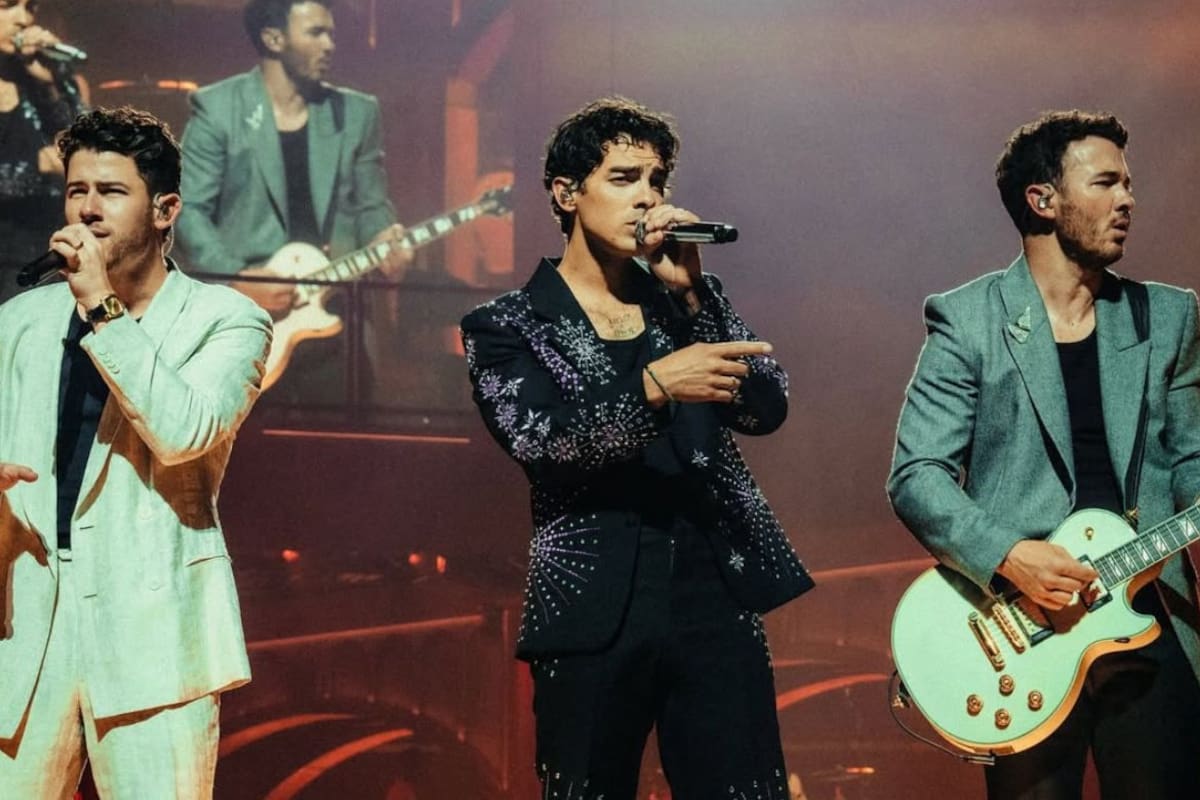 Con jerseys de la selección mexicana y alusiones a la lucha libre, Jonas Brothers ofrecieron un show en la CDMX