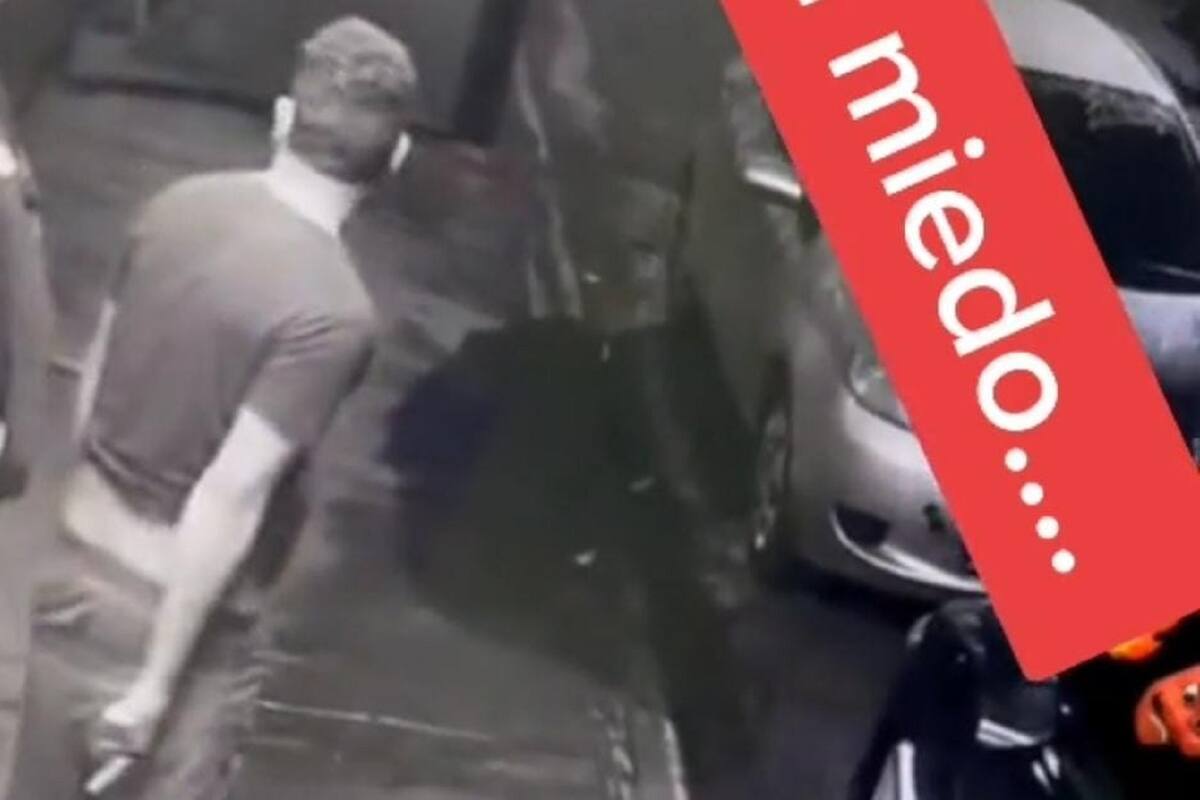 VIDEO VIRAL: Jóvenes fingen tener armas con las manos para evitar ser asaltados