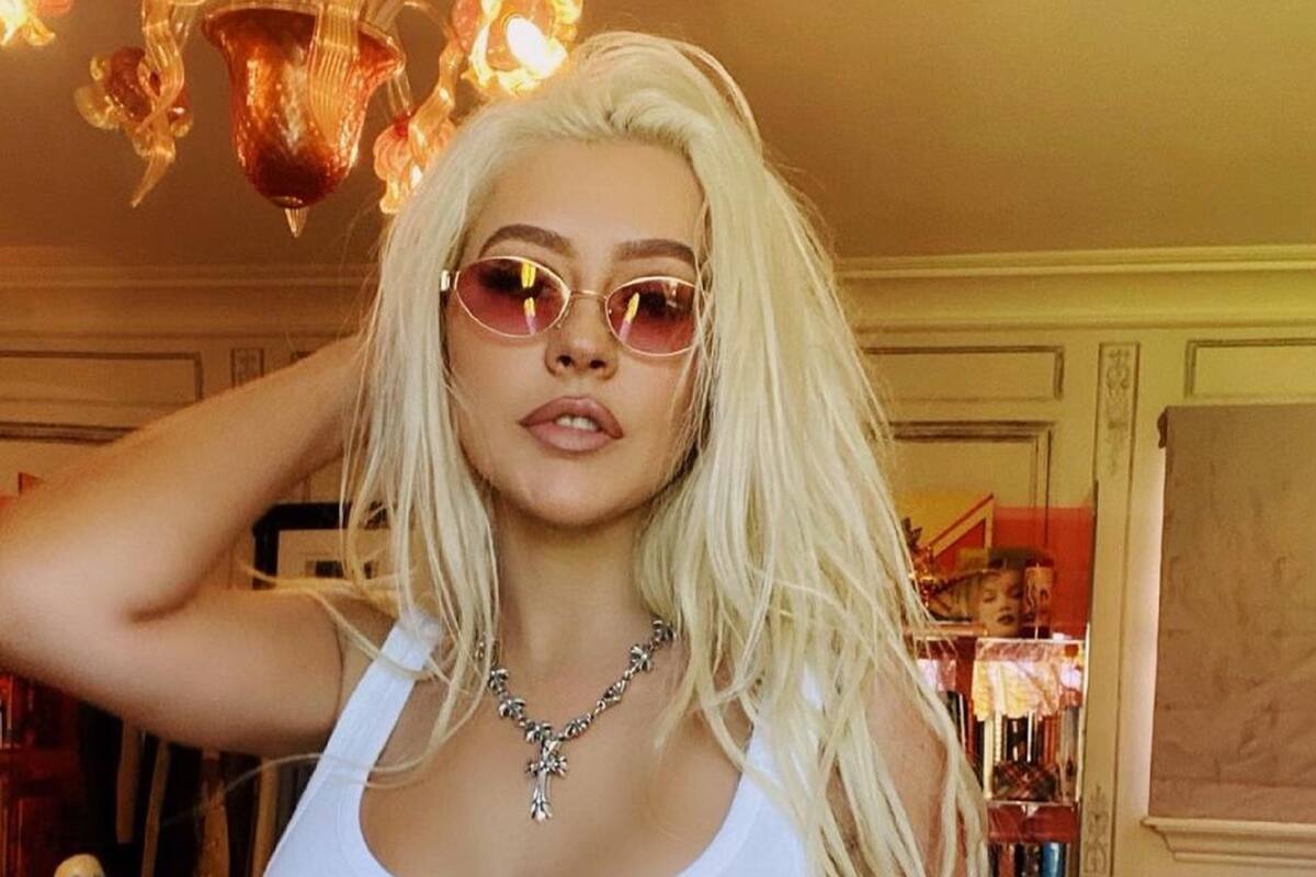Christina Aguilera enseña su tanga y la tachan de abusar del Photoshop