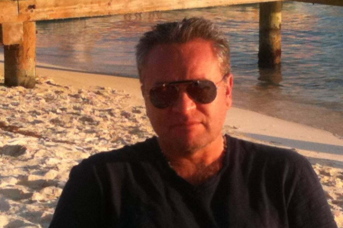 José "Güero" Castro es captado besándose con Mariana Seoane y admite tener otra novia