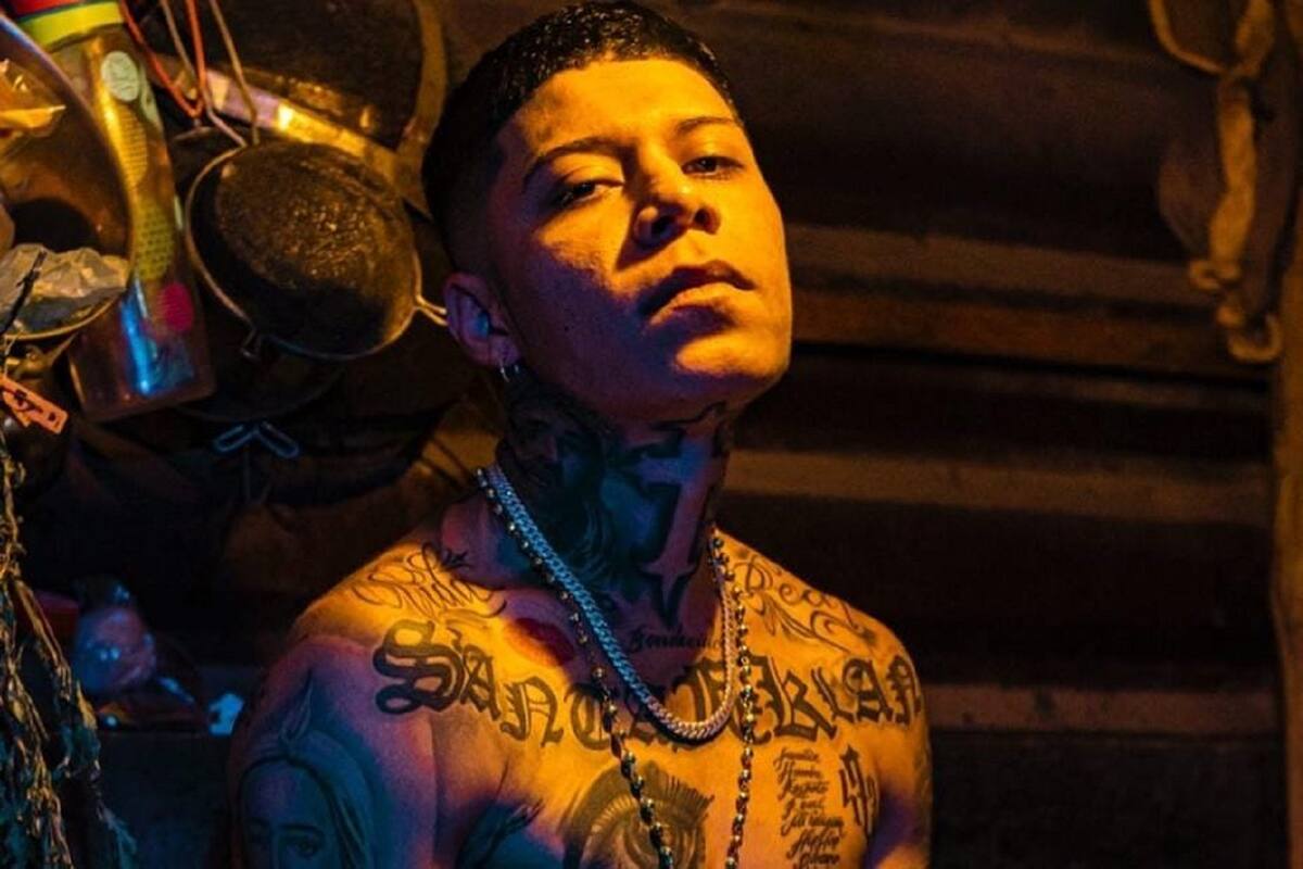 Aseguran que el papá de Santa Fe Klan fue herido de bala tras una pelea con vecinos