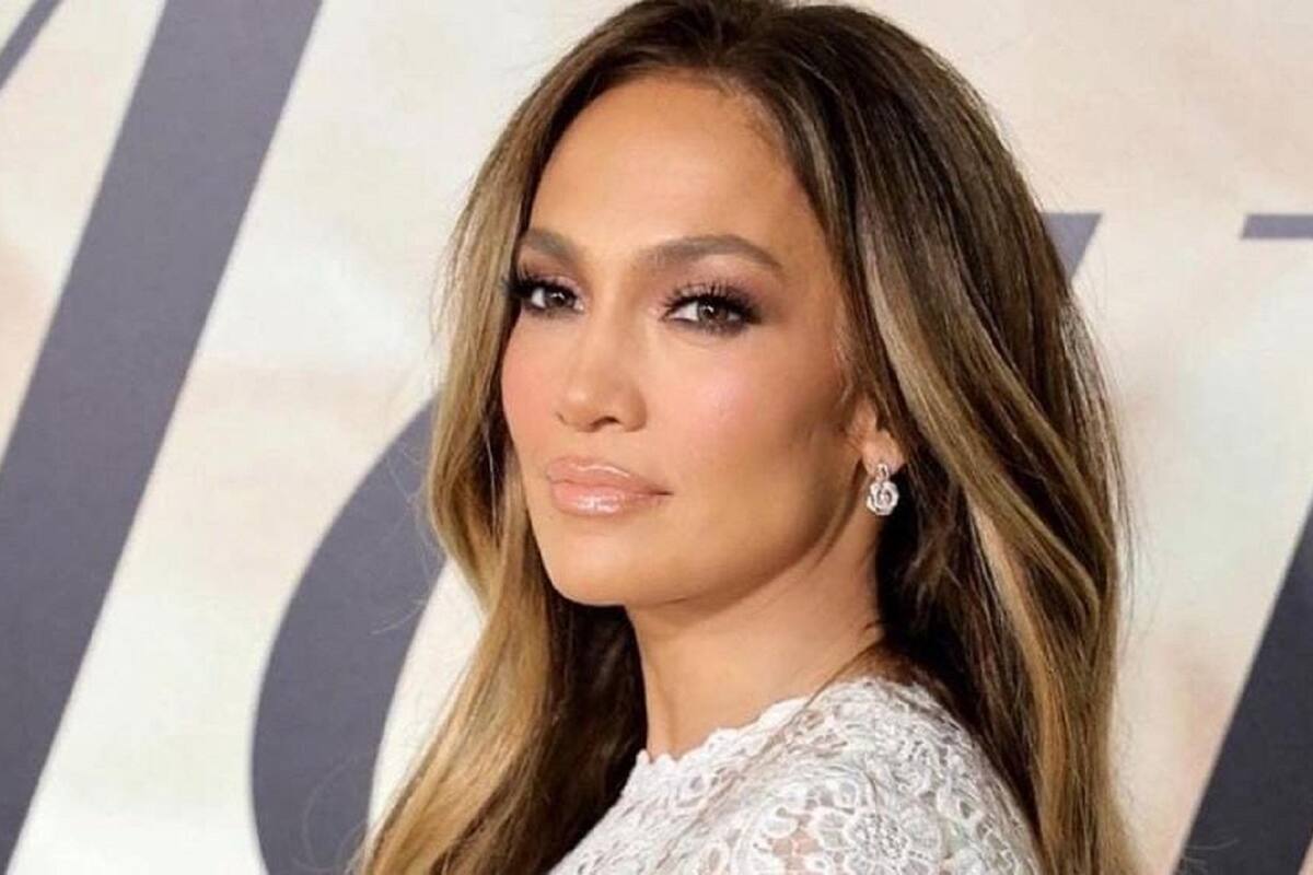 Jennifer Lopez celebra los 25 años de lanzamiento de la película “Selena”