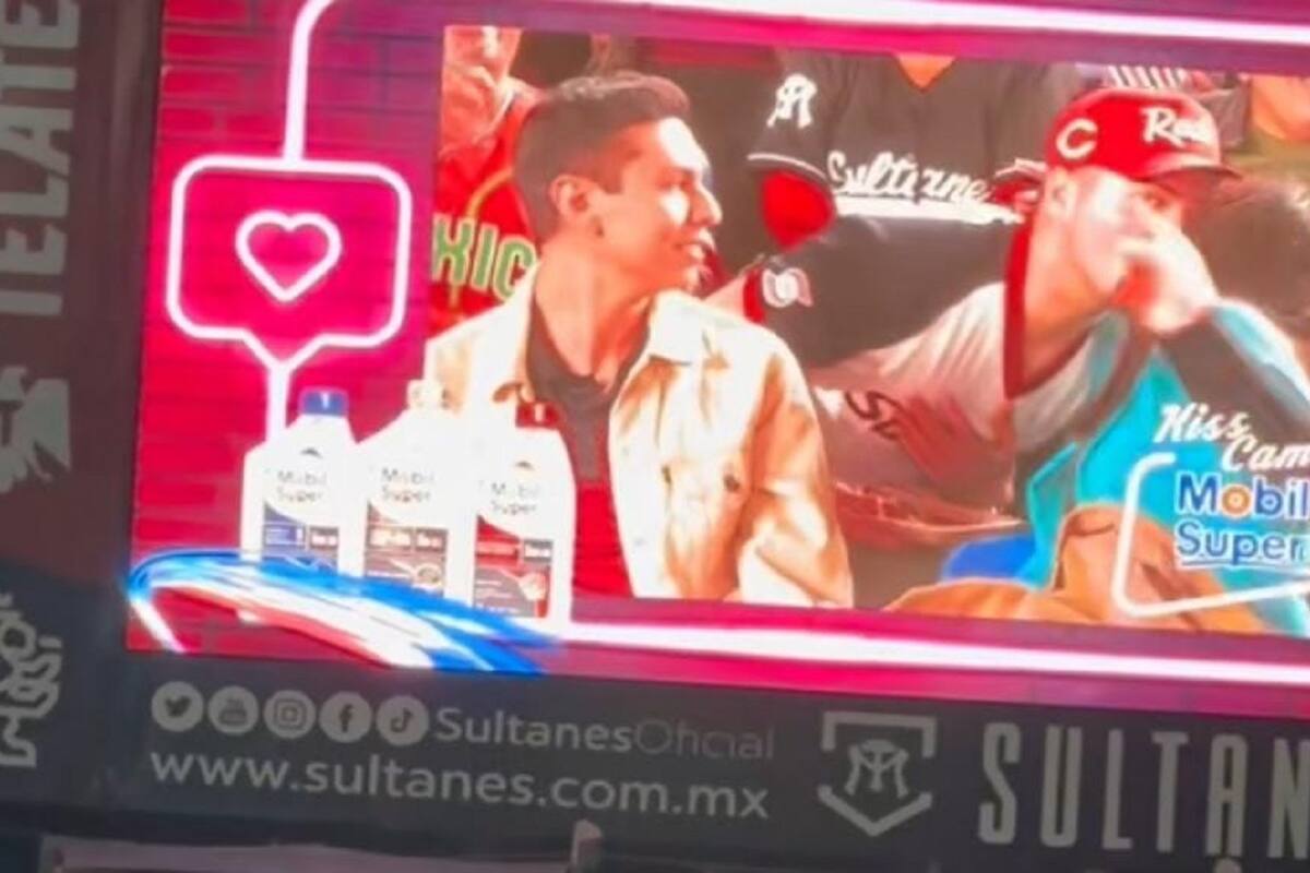 Joven llora luego de que su acompañante le diera un beso a otro en la “Kiss Cam”