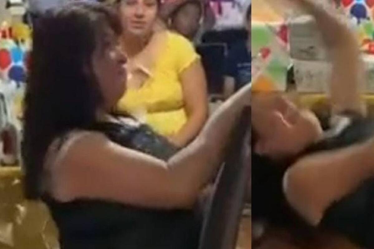 Señora intenta hacer sensual baile en una silla y termina en el piso