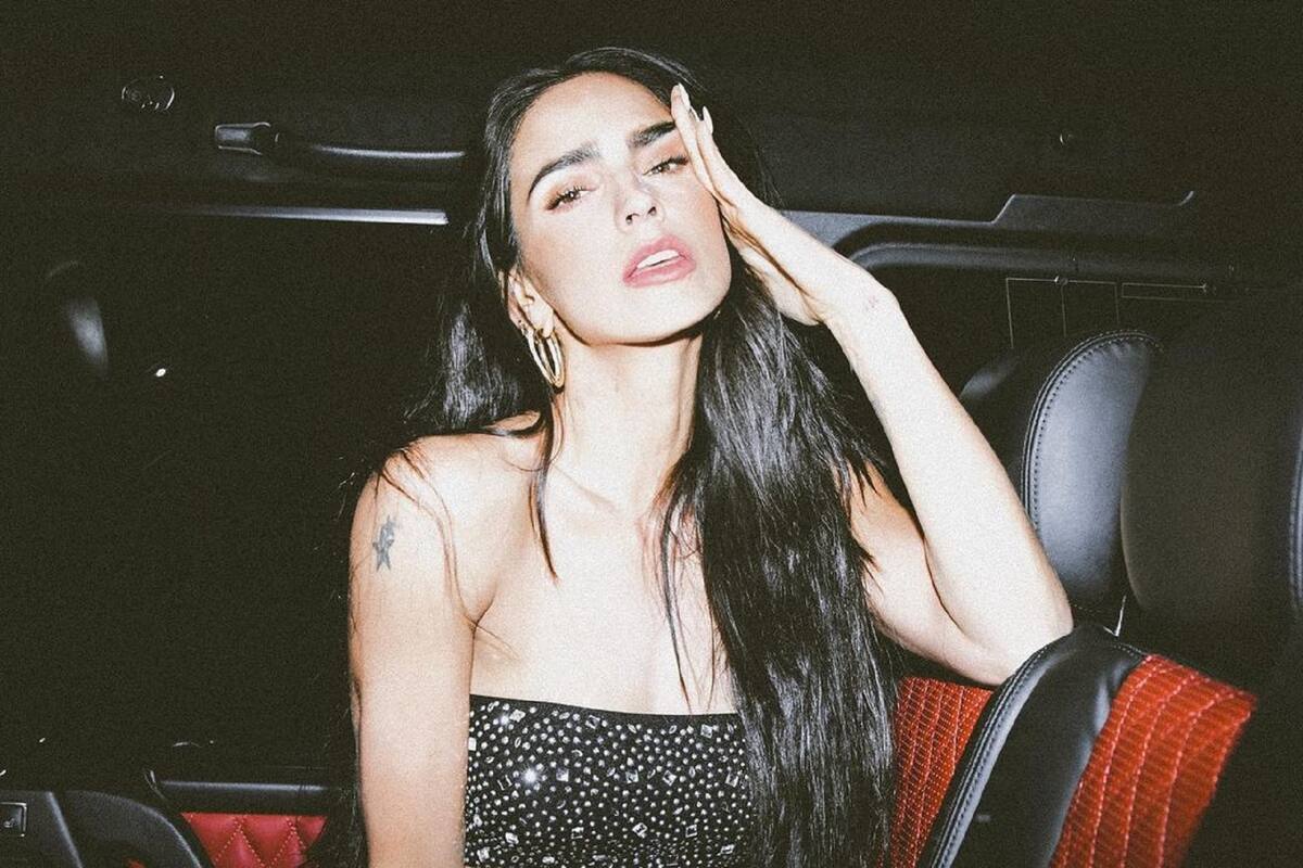 Bárbara de Regil deja sin palabras al posar con diminuto bañador de vaca