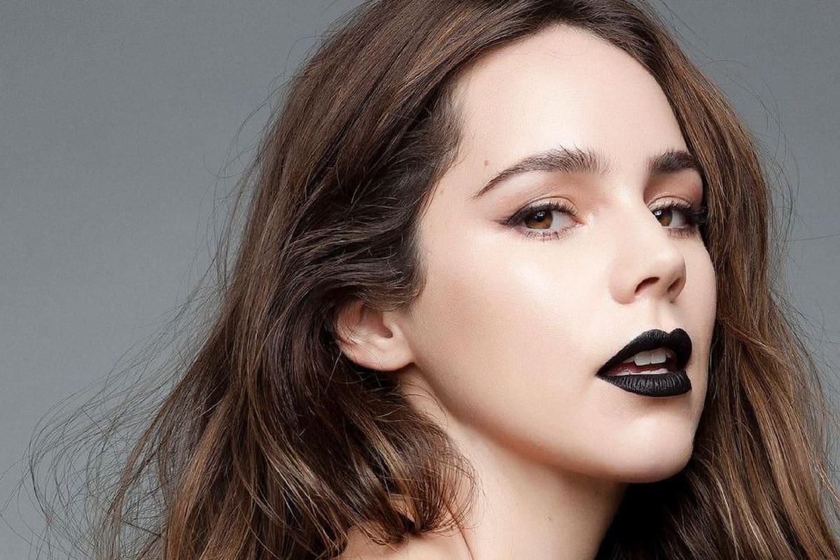 Camila Sodi enseña su cinturita con atuendo deportivo