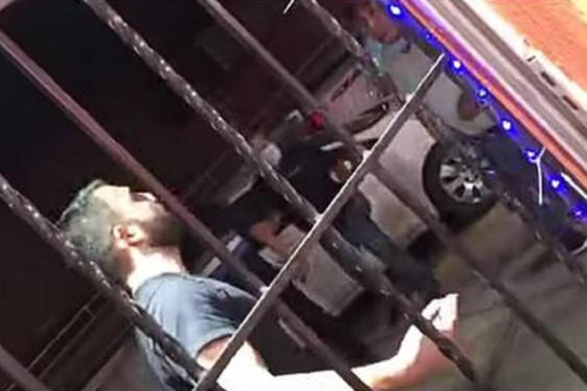 VIDEO VIRAL: Joven noquea a los acosadores de su amiga, lo llaman “El Caballero del Amor”