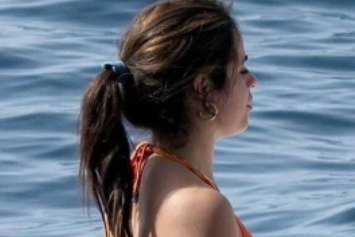 Captan a Camila Cabello en un yate y sin edición