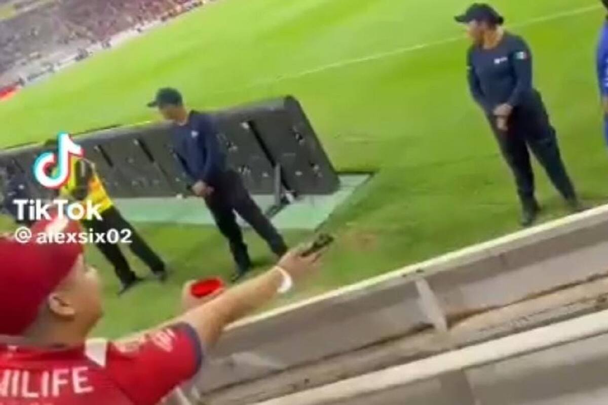 TikTok: Joven le tira su celular a guardia para conseguir su número