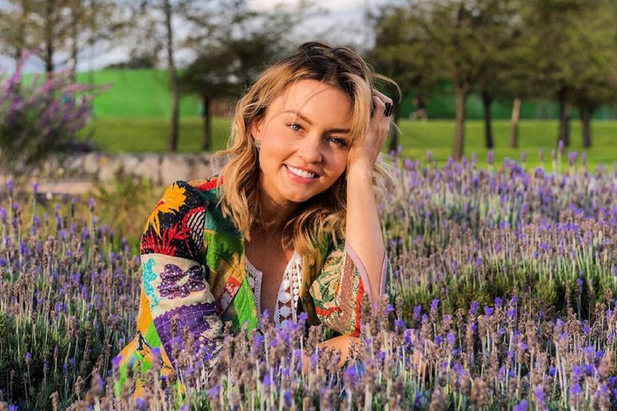 Completamente mojada, Angelique Boyer desea bonito día con coqueto bikini