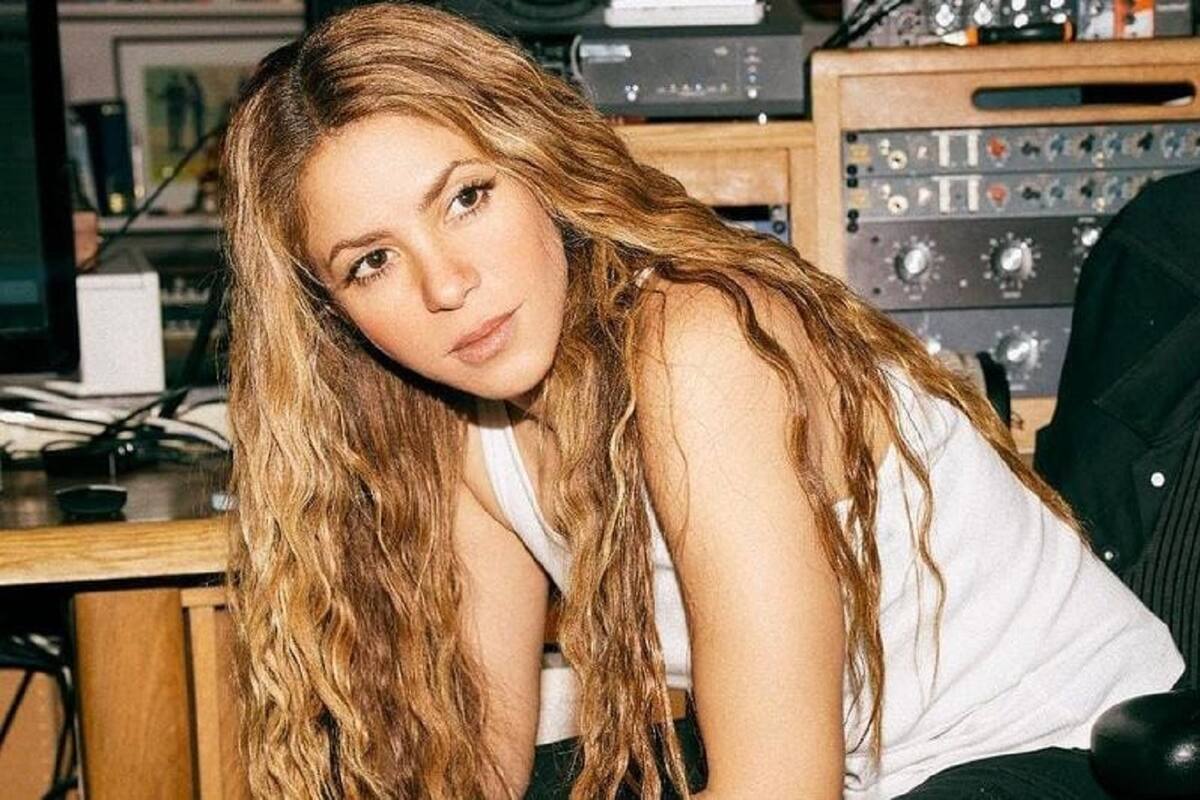 Shakira confiesa que personas de su equipo no querían que sacara su sesión con Bizarrap