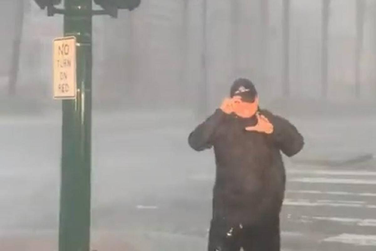 Reportero padece la increíble fuerza del huracán Ida en trasmisión en vivo