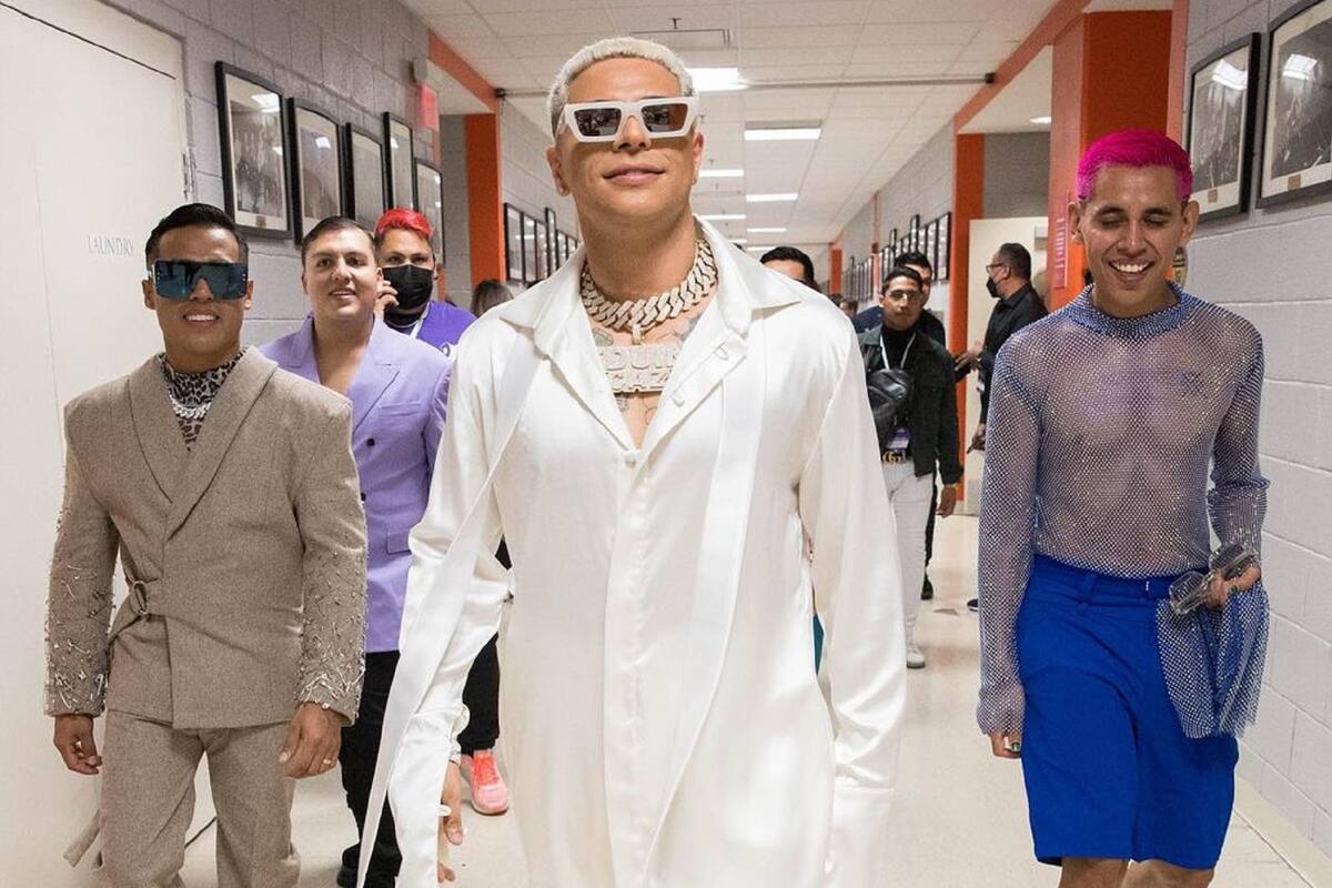 Tremendo alboroto se desató en el zócalo de CDMX por concierto de Grupo Firme