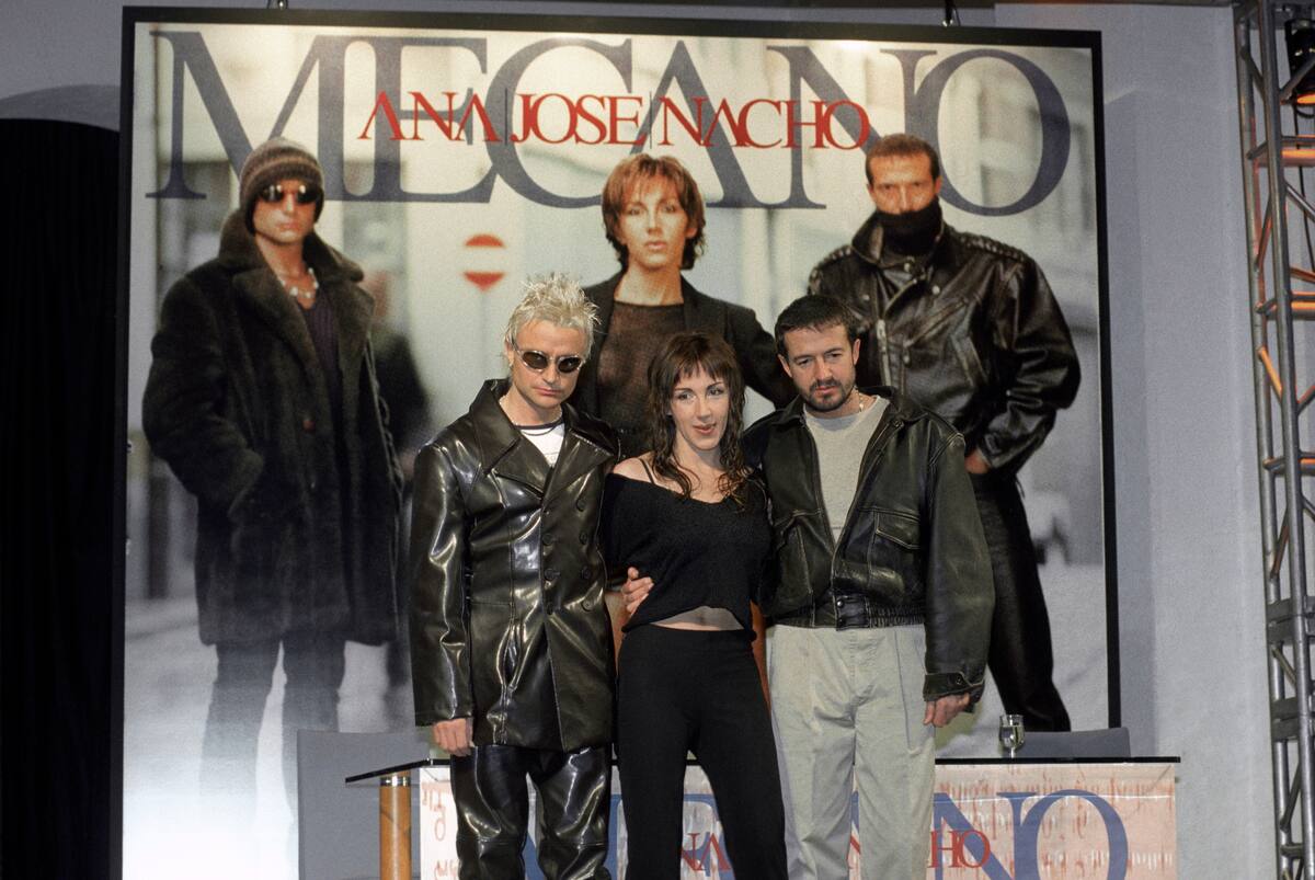 Ana Torroja (c) y los hermanos Nacho (i) y José María Cano, durante la presentación en Madrid del disco "Ana, José, Nacho". EFE/José María Pastor/rsa/Archivo