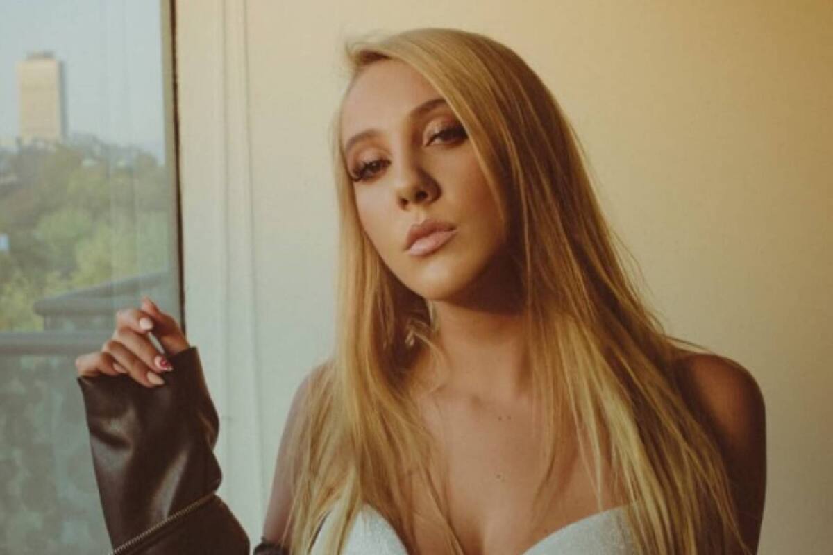 Isa Castro posa a gatas y sin sostén en Instagram