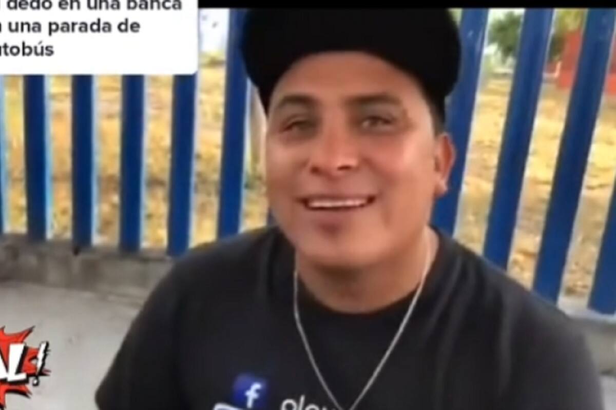 VIDEO VIRAL: ¡Todo mal! Se le quedan los dedos atorados en la parada del camión cuando buscaba trabajo