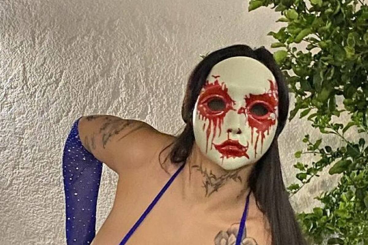 Karely Ruiz enamora a todos con su atractivo y terrorífico disfraz de Halloween