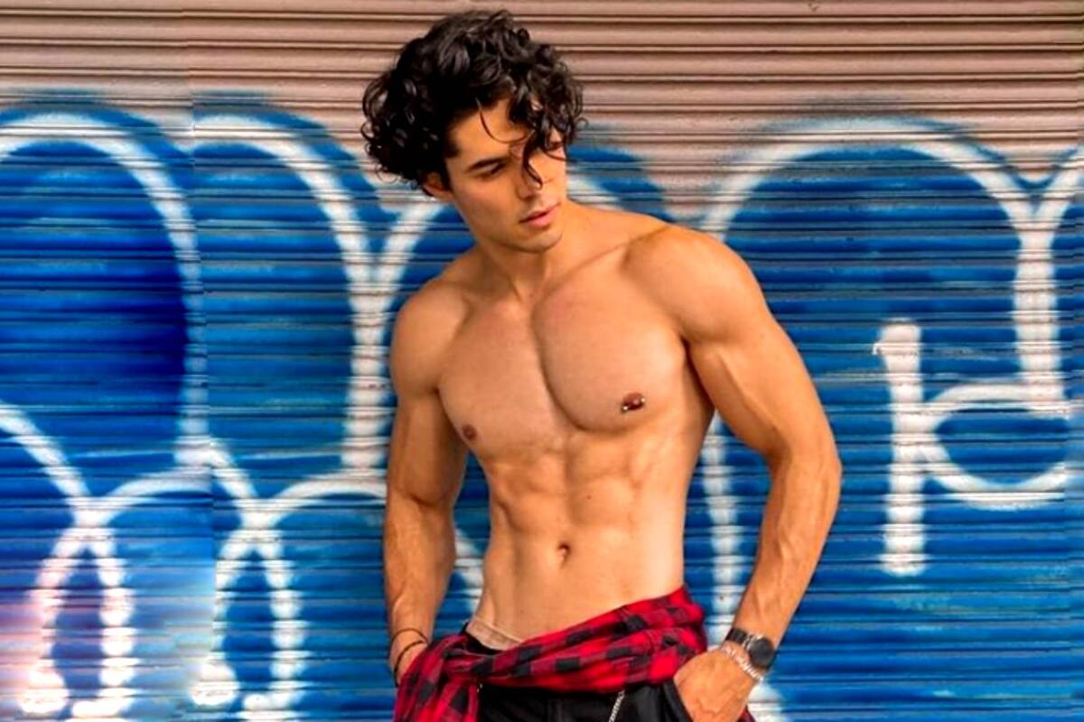 Carlos Pantoja enciende Instagram vistiendo únicamente una toalla