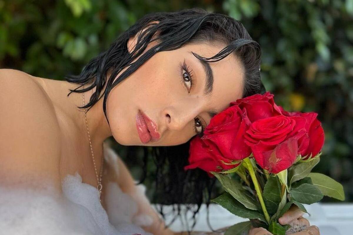 Aída Rojo PRESUME su figura en un baby doll azul