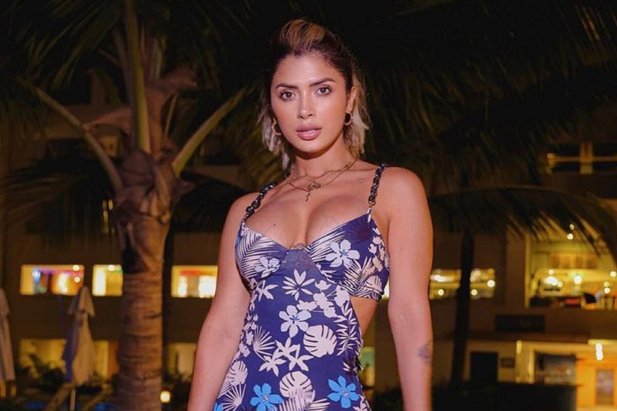 Kimberly Flores se pone su bikini azul para Semana Santa y presume sus tuneadas curvas