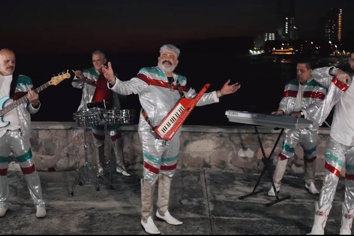 VIDEO: Mi Banda el Mexicano lanza nueva versión de "Ramito de Violetas"
