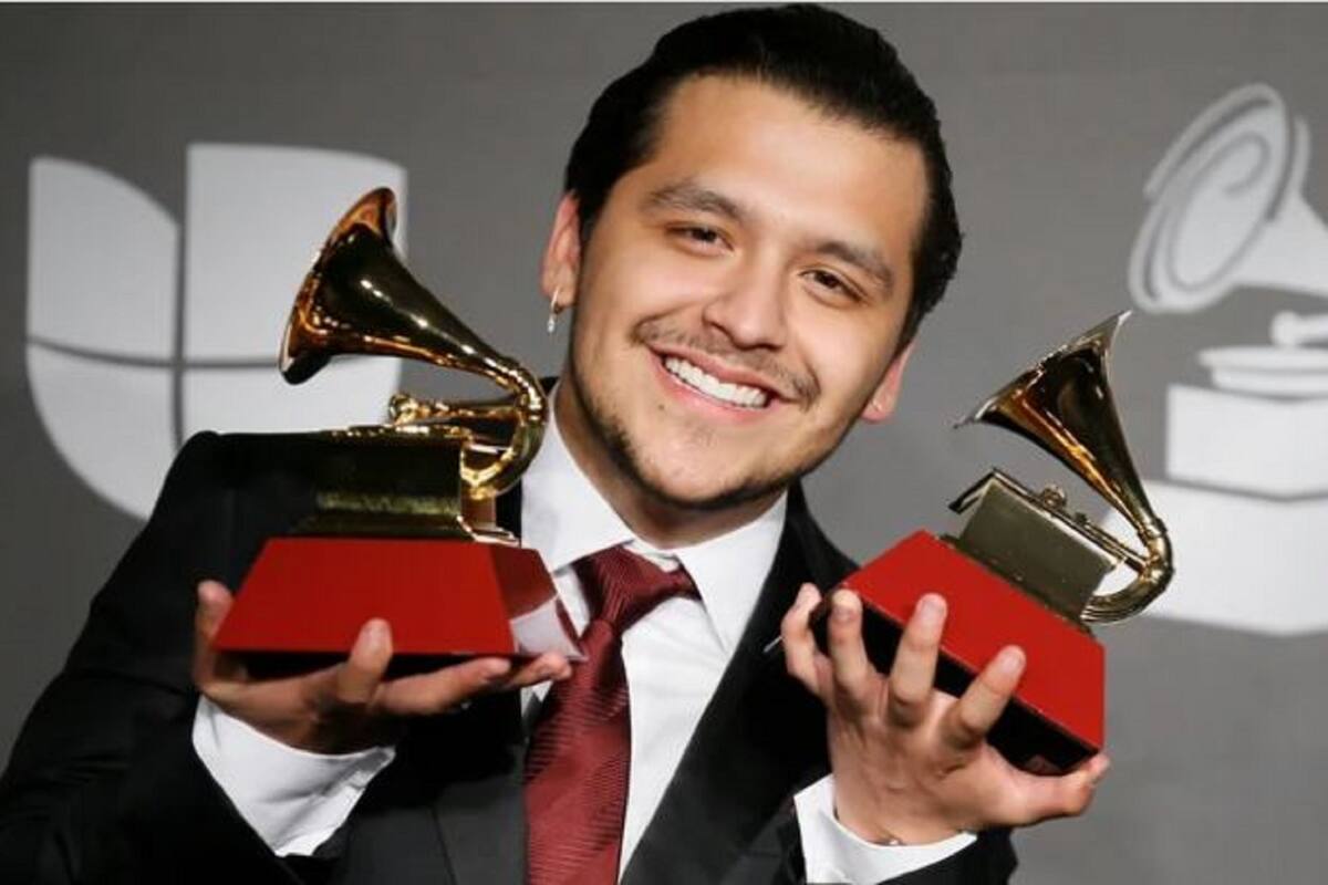 Christian Nodal toma alcohol en sus premios Grammy y confesó que para él no valen nada