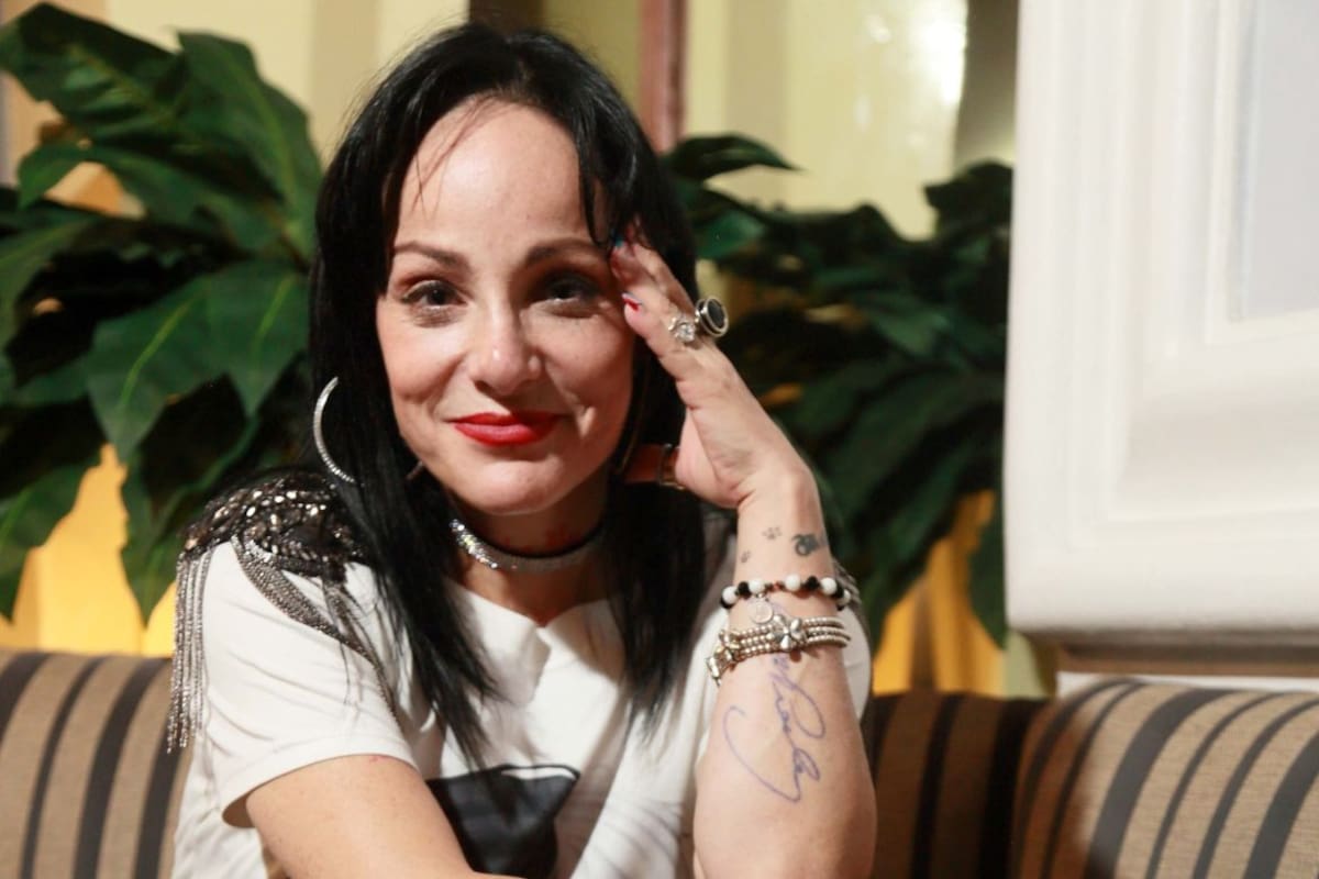 Hermana de Lolita Cortés confirma que la cantante fue intervenida de urgencia tras el rechazo de la prótesis luego de la mastectomía por cáncer