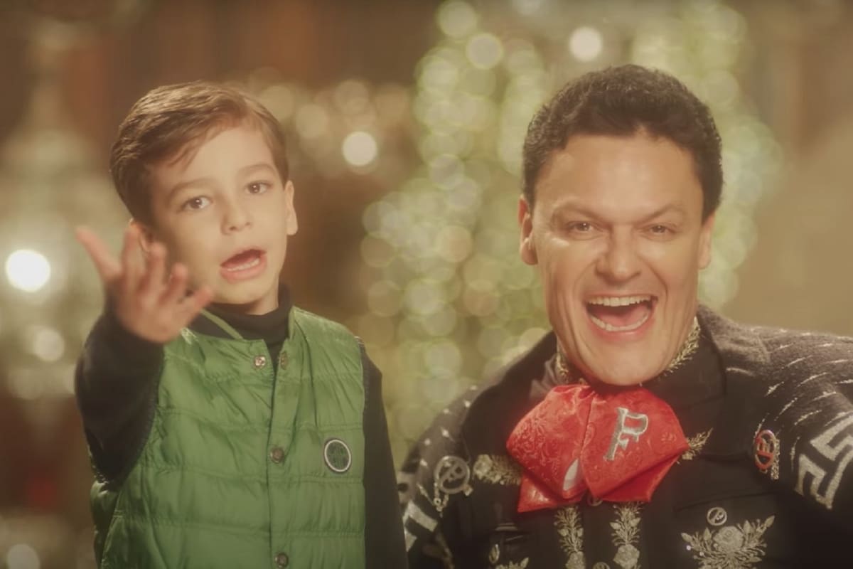 Pedro Fernández y su nieto enternecen al cantar “Feliz Navidad Amor”