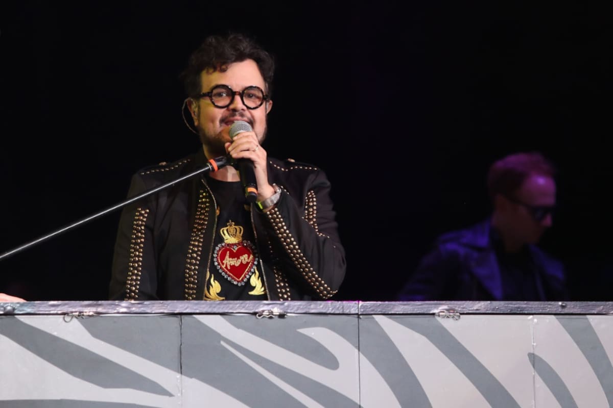 Aleks Syntek explota en redes por críticas: “Con mis hijos no”