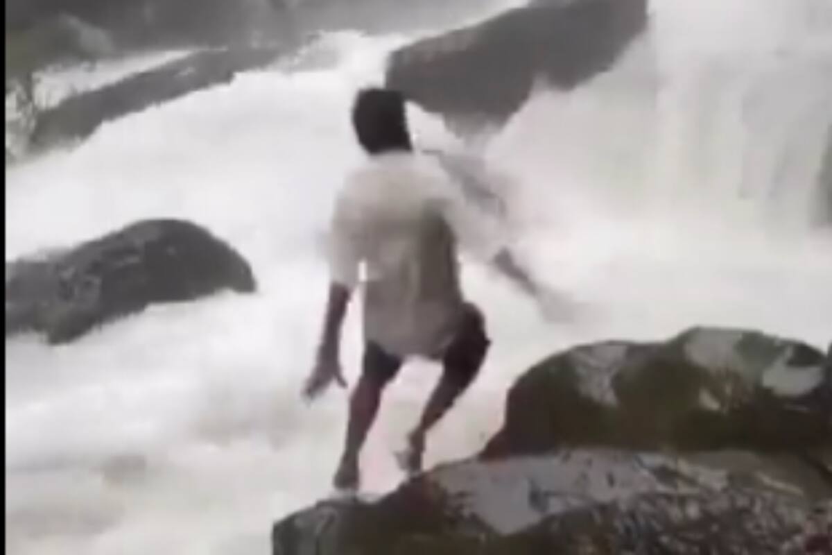 VIRAL: Joven desaparece tras caer al agua en cascada de India