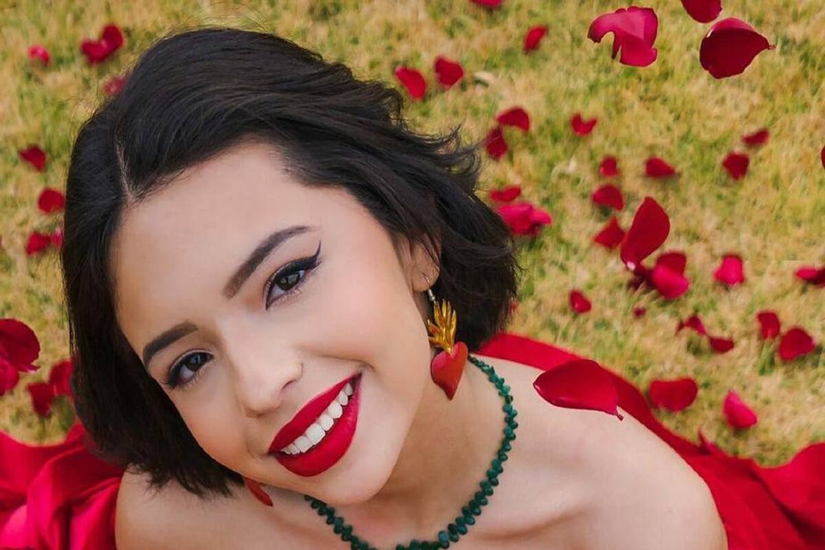 Ángela Aguilar recibe críticas en redes sociales al cantar el himno nacional