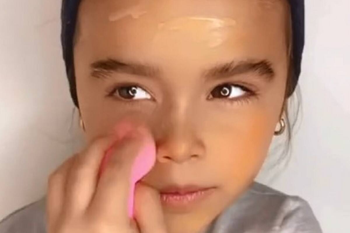 VIDEO VIRAL: Niña de 4 años se maquilla y se pone pestaña como una profesional