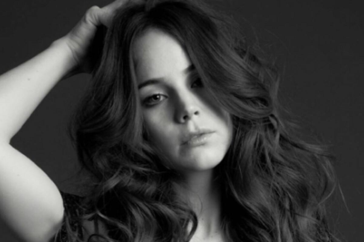 Camila Sodi corre sin ropa por el desierto, siendo libre de prejuicios y su vida