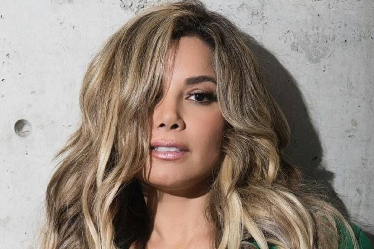 Aleida Núñez muestra su escultura figura con ajustado vestido de flores en Instagram