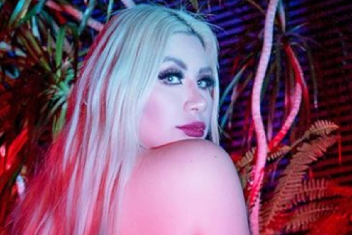 La Bebeshita deleita con atrevido video, junto a dos hombres