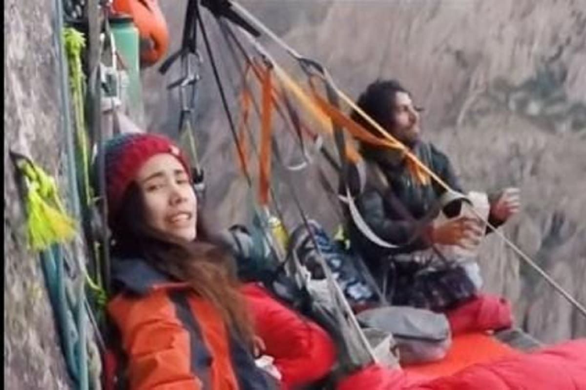 Esta pareja decidió llevar su cita a otro nivel, y lo hicieron a 800 metros de altura